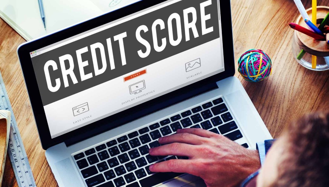 Pinjaman-Online-vs-KTA-Bank-Mana-yang-Lebih-Baik-untuk-Anda